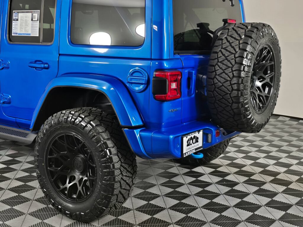 Used 2023 Jeep Wrangler Unlimited Sahara AWD/4WD image 12