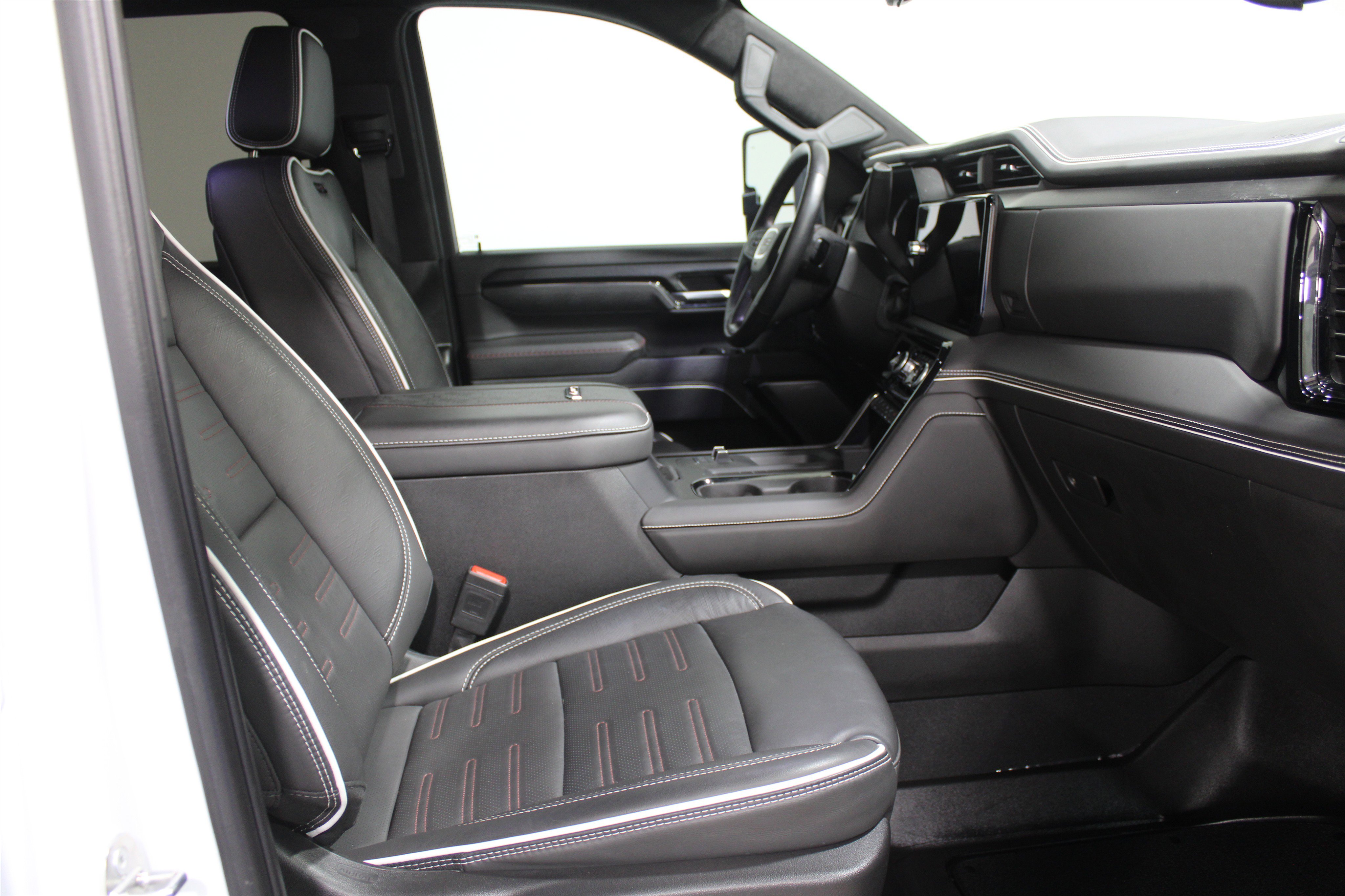 Used 2024 GMC Sierra 2500 AT4X AWD/4WD image 24
