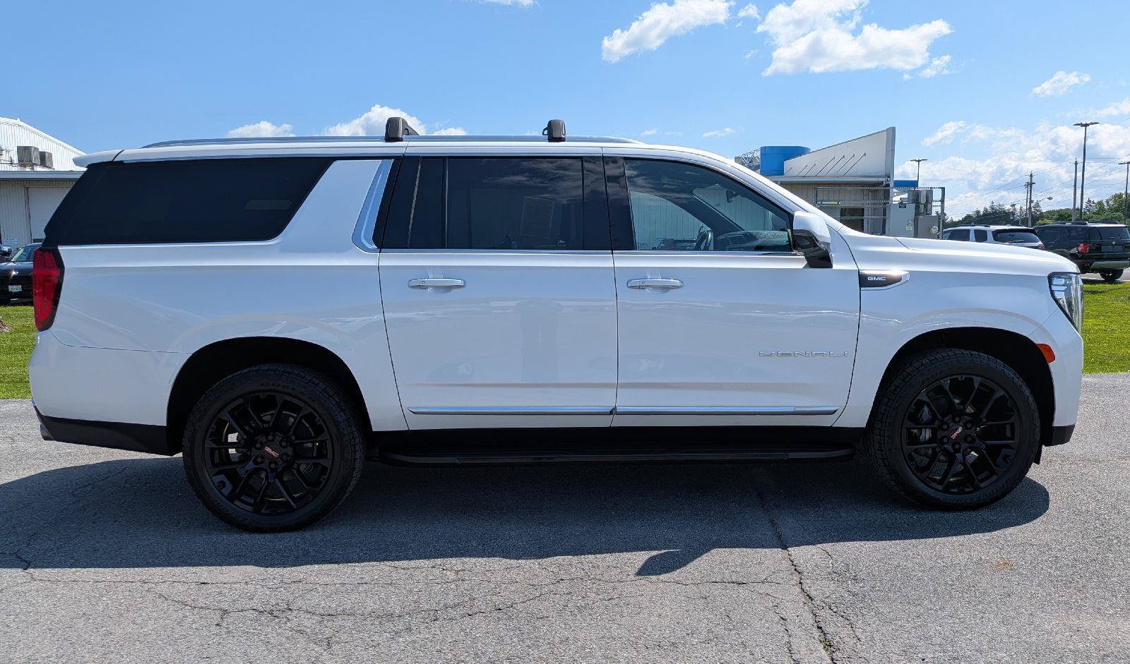 Used 2024 GMC Yukon XL Denali AWD/4WD image 5