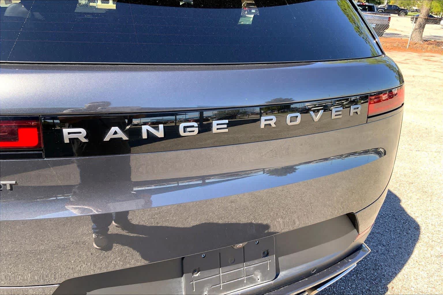 Used 2025 Land Rover Range Rover Sport SE AWD/4WD image 31