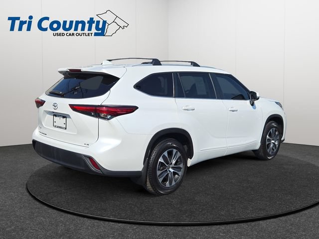 Used 2023 Toyota Highlander XLE FWD image 8