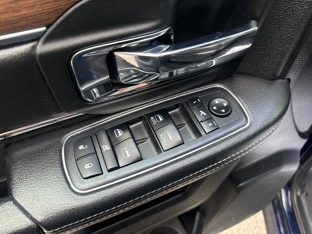 Used 2017 RAM 1500 Laramie AWD/4WD image 11