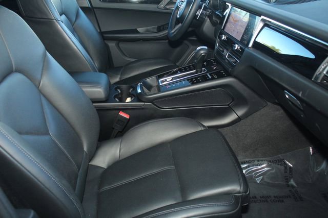 Certified 2023 Porsche Macan image 27