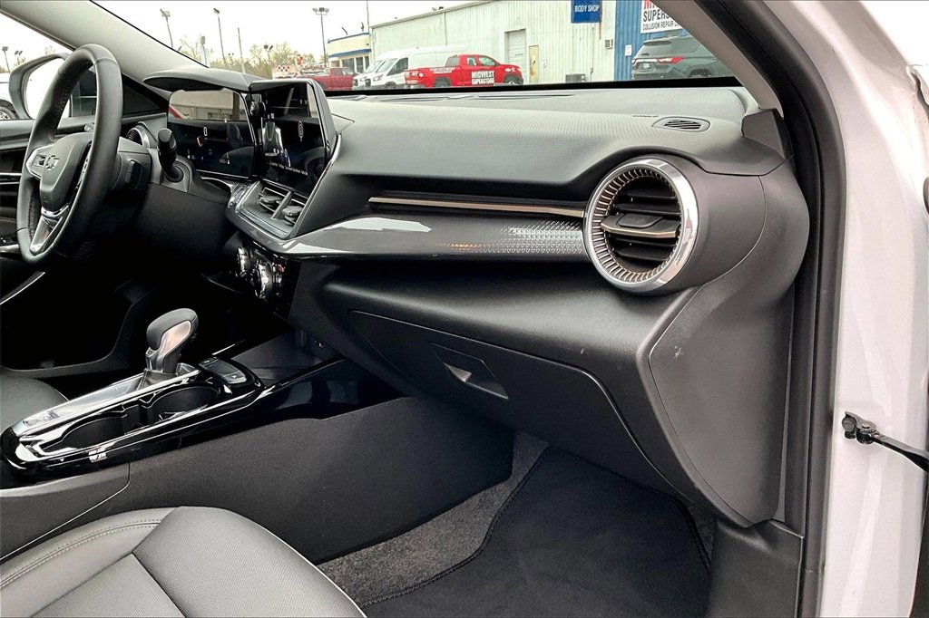 Used 2025 Chevrolet Trax ACTIV w/ Sunroof Package image 14