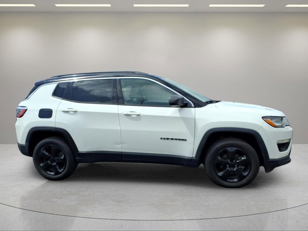 Used 2018 Jeep Compass Latitude w/ Popular Equipment Group AWD/4WD image 2