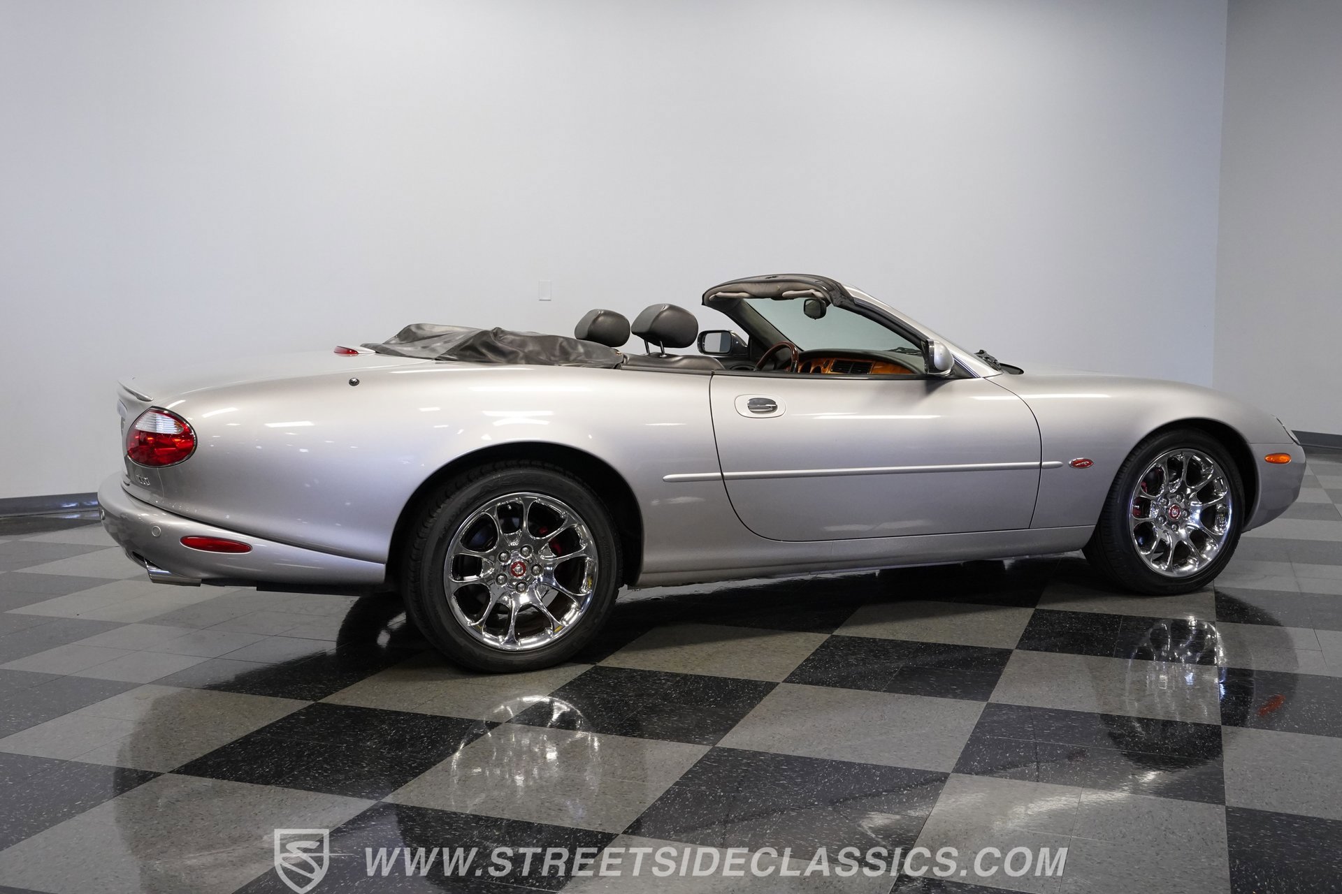 Used 2001 Jaguar XK8 Convertible image 13