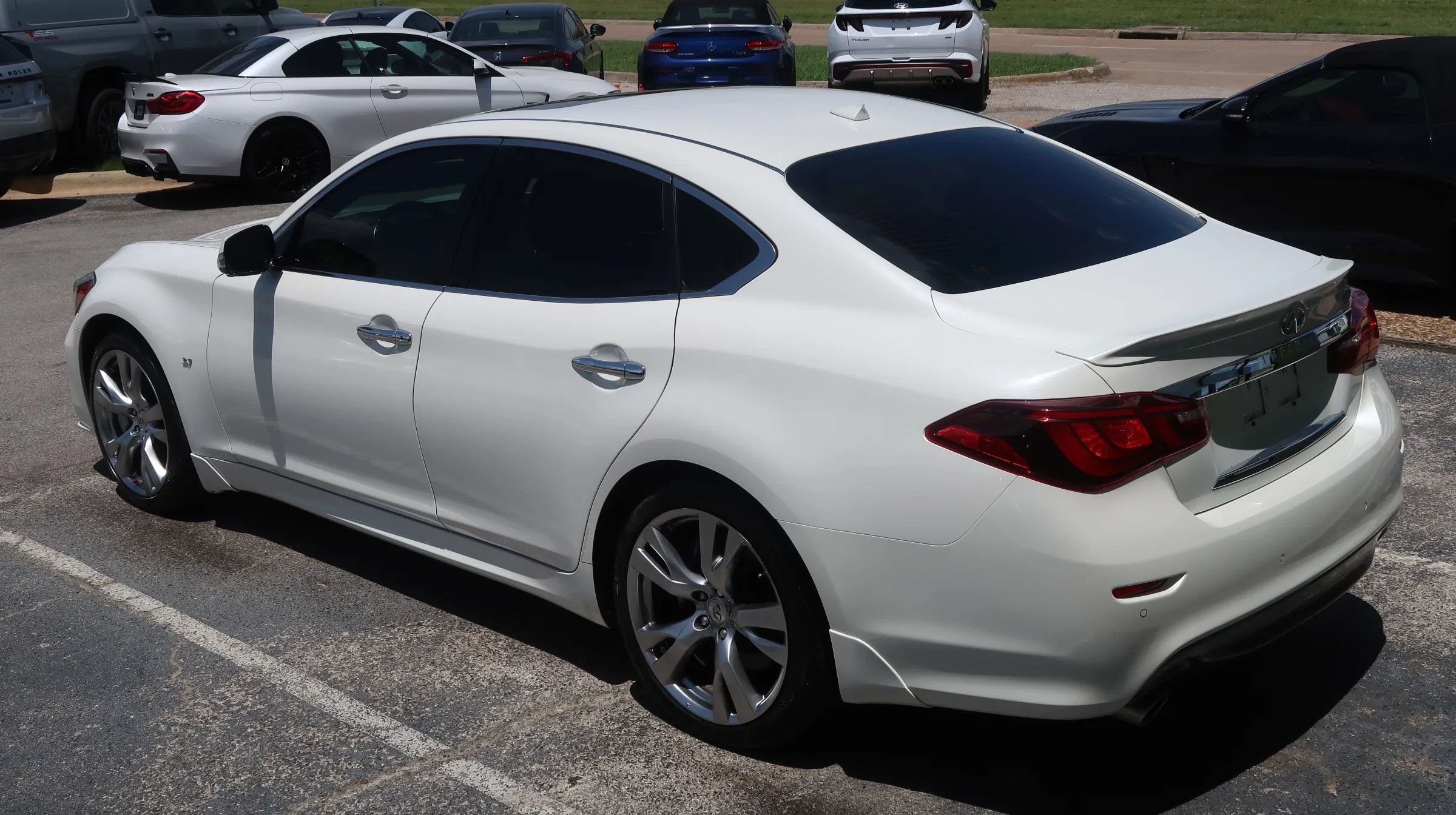 Used 2019 INFINITI Q70 Luxe w/ Sport Package RWD image 12