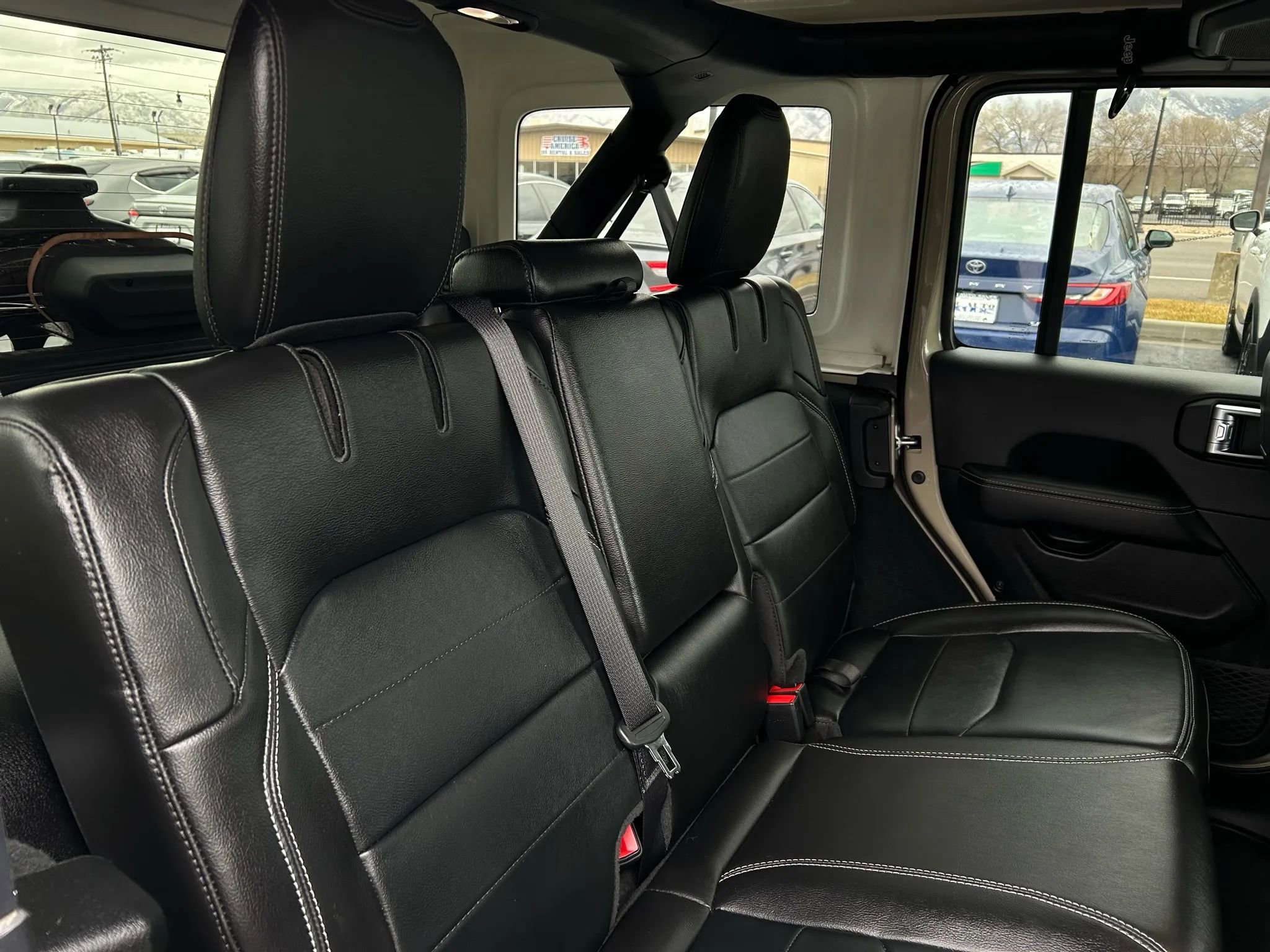 Used 2022 Jeep Wrangler Unlimited Sahara w/ Cold Weather Group image 25