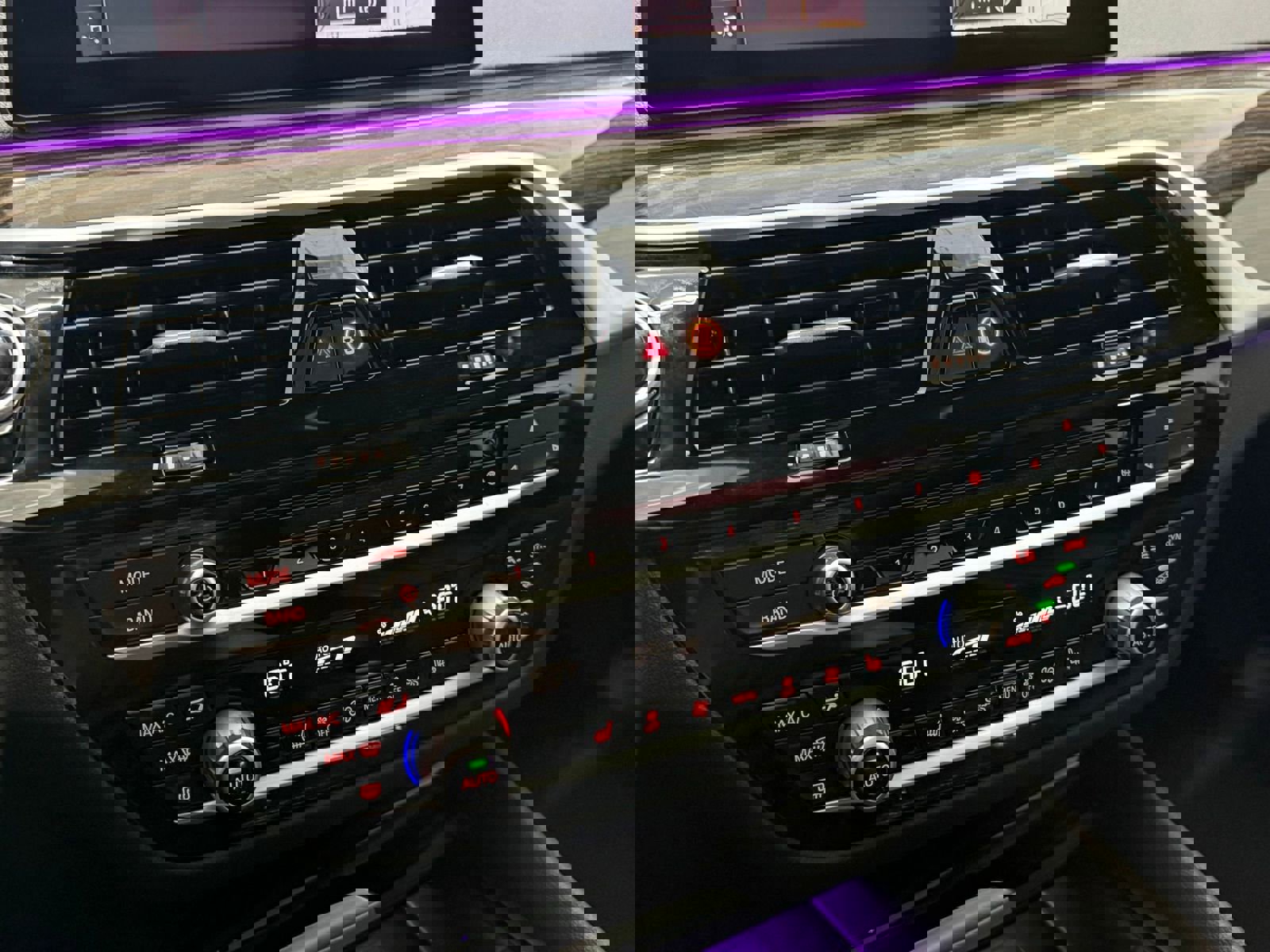 Used 2019 BMW 530e iPerformance w/ Convenience Package image 28