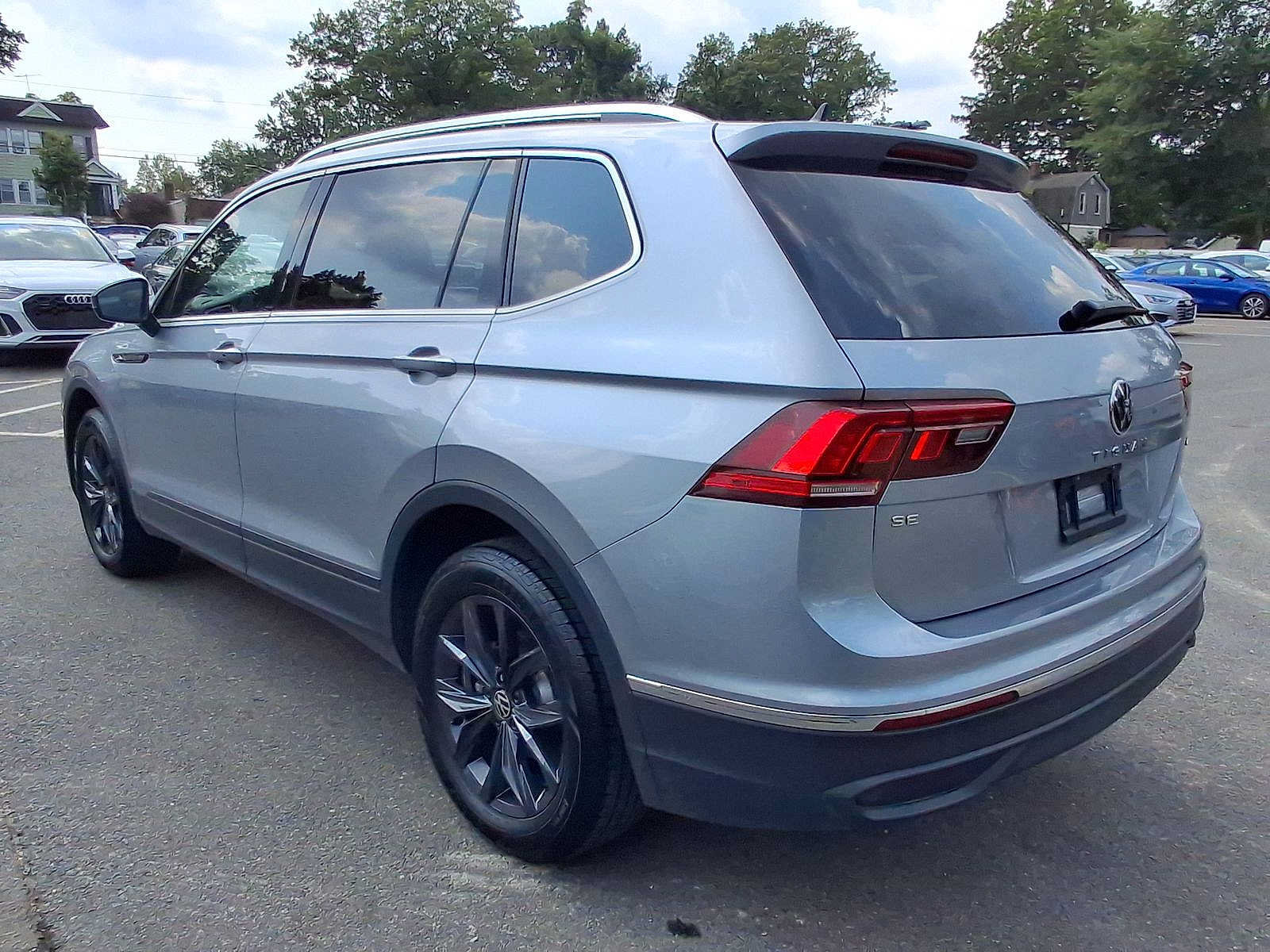 Used 2024 Volkswagen Tiguan SE w/ Panoramic Sunroof Package AWD/4WD image 21