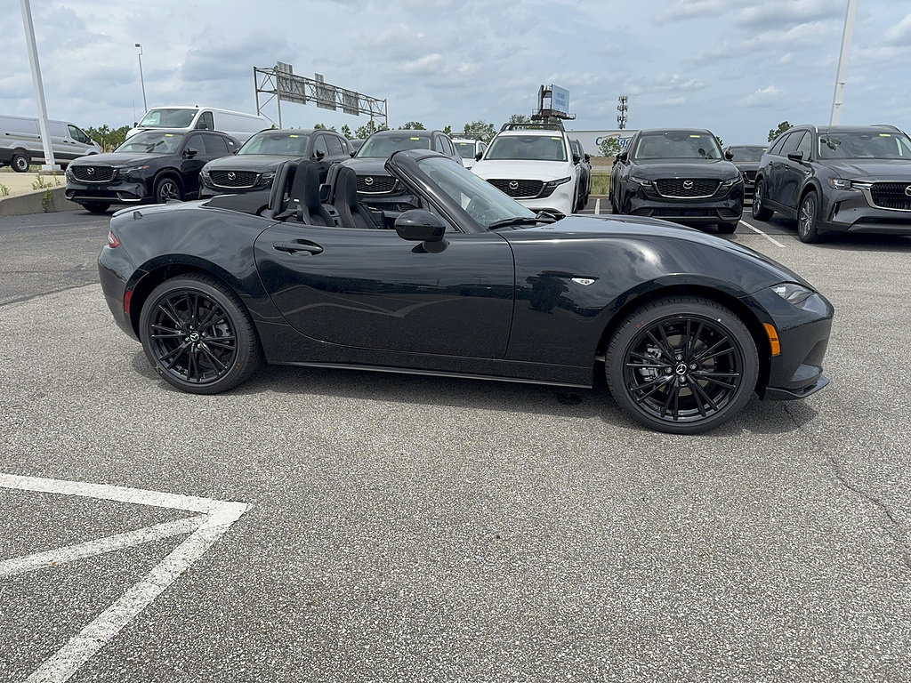 New 2026 MAZDA MX-5 Miata Club w/ Weather Package RWD image 4