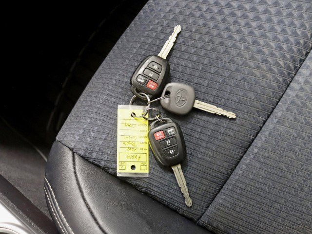 Used 2014 Toyota Camry SE image 30