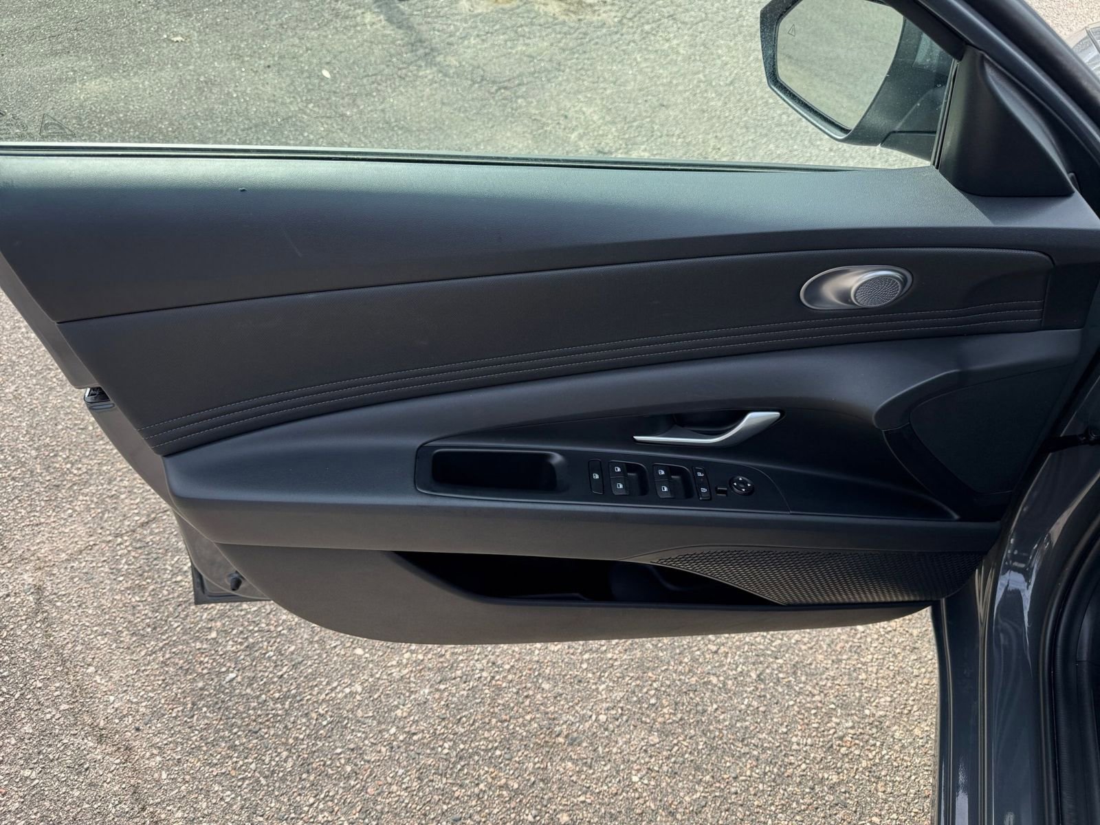 Used 2025 Hyundai Elantra SEL image 18