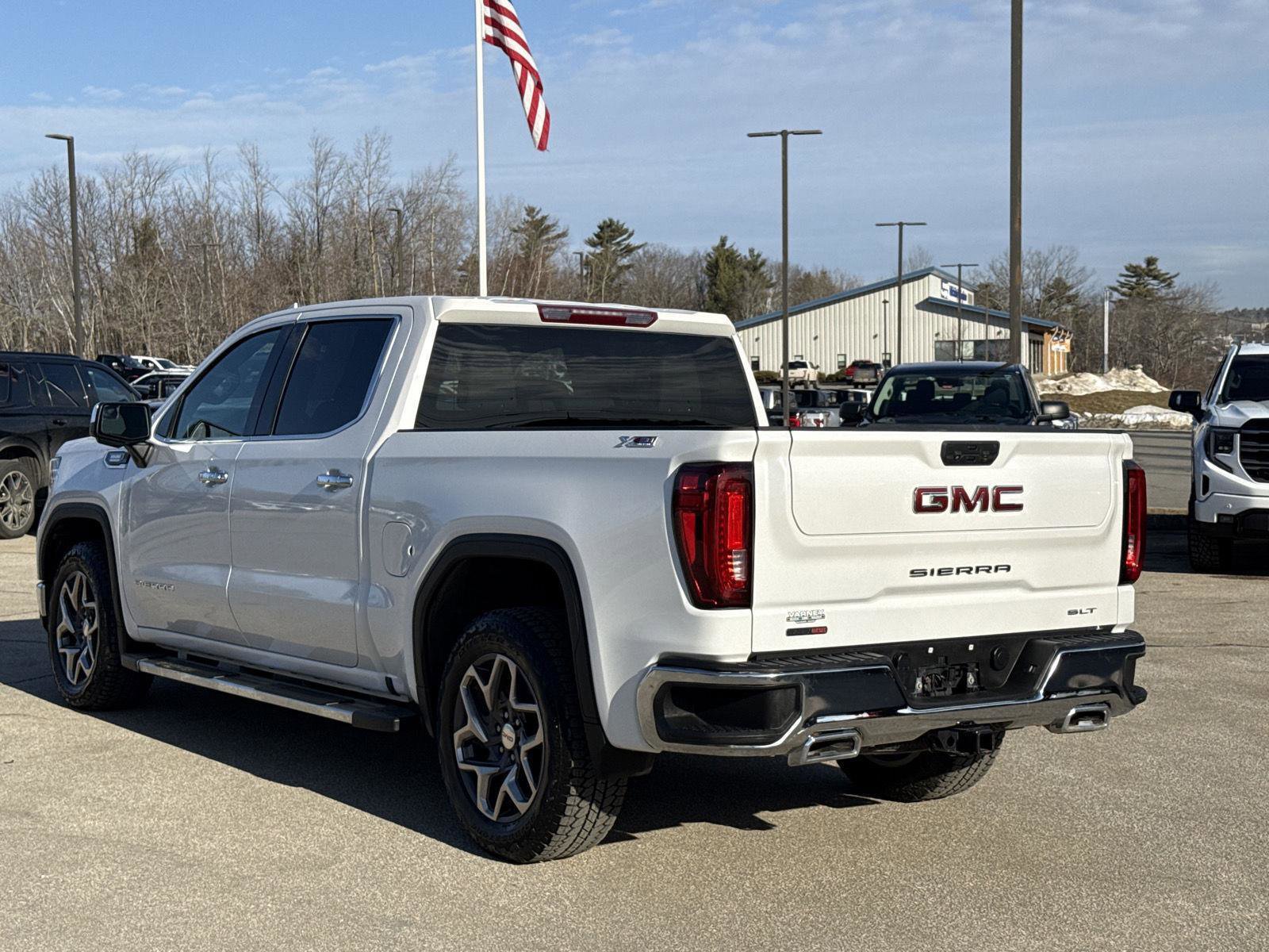 Used 2023 GMC Sierra 1500 SLT w/ SLT Premium Package AWD/4WD image 8