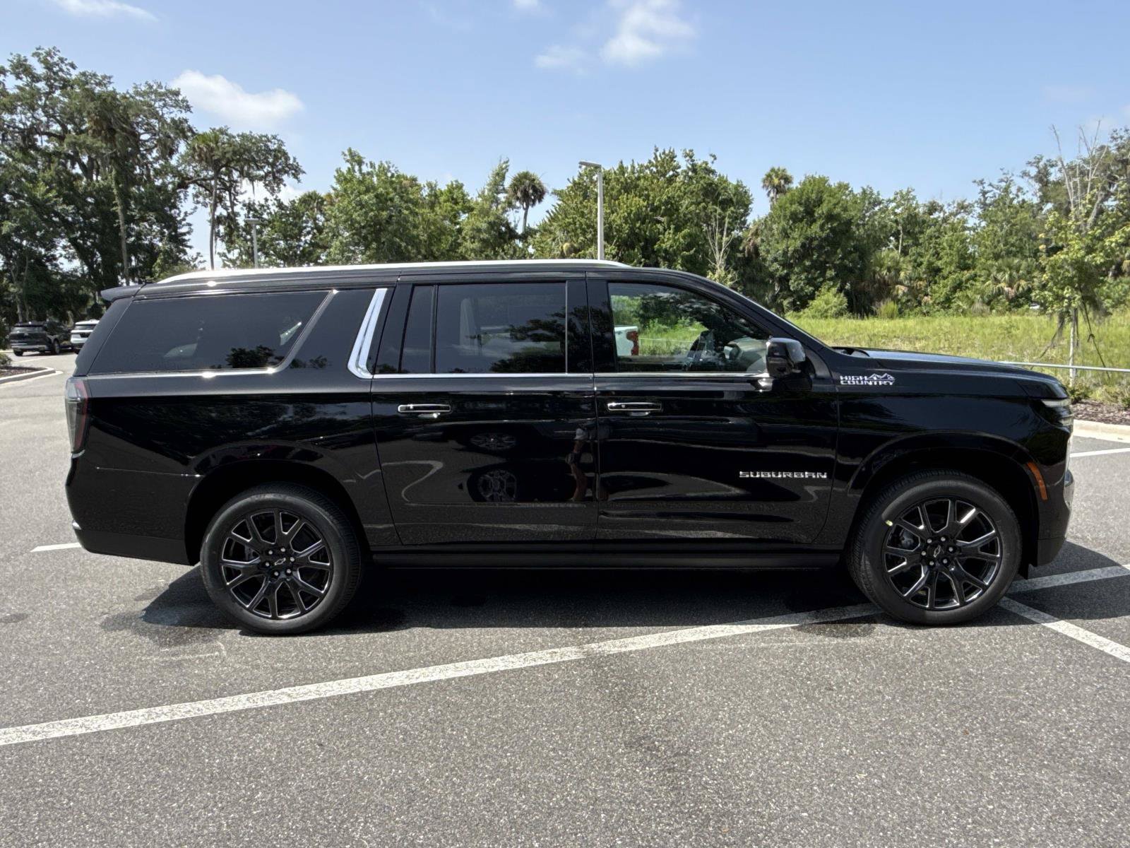 New 2026 Chevrolet Suburban High Country AWD/4WD image 2