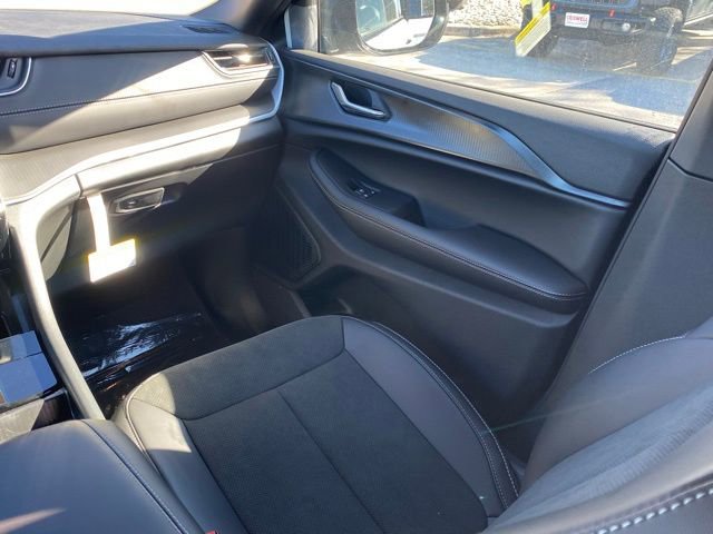 New 2025 Jeep Grand Cherokee Altitude AWD/4WD image 35