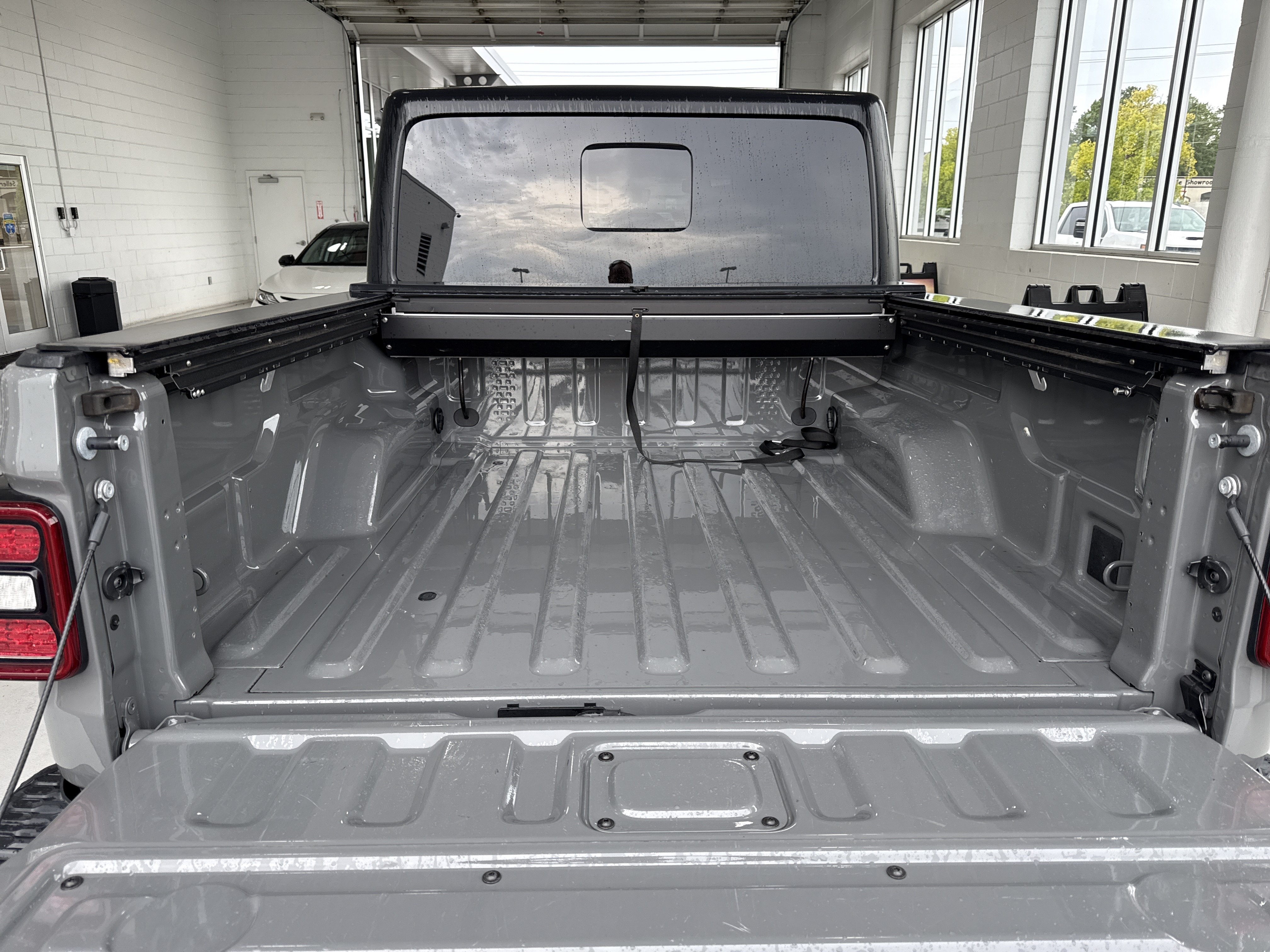 Used 2022 Jeep Gladiator Rubicon w/ LED Lighting Group AWD/4WD image 8