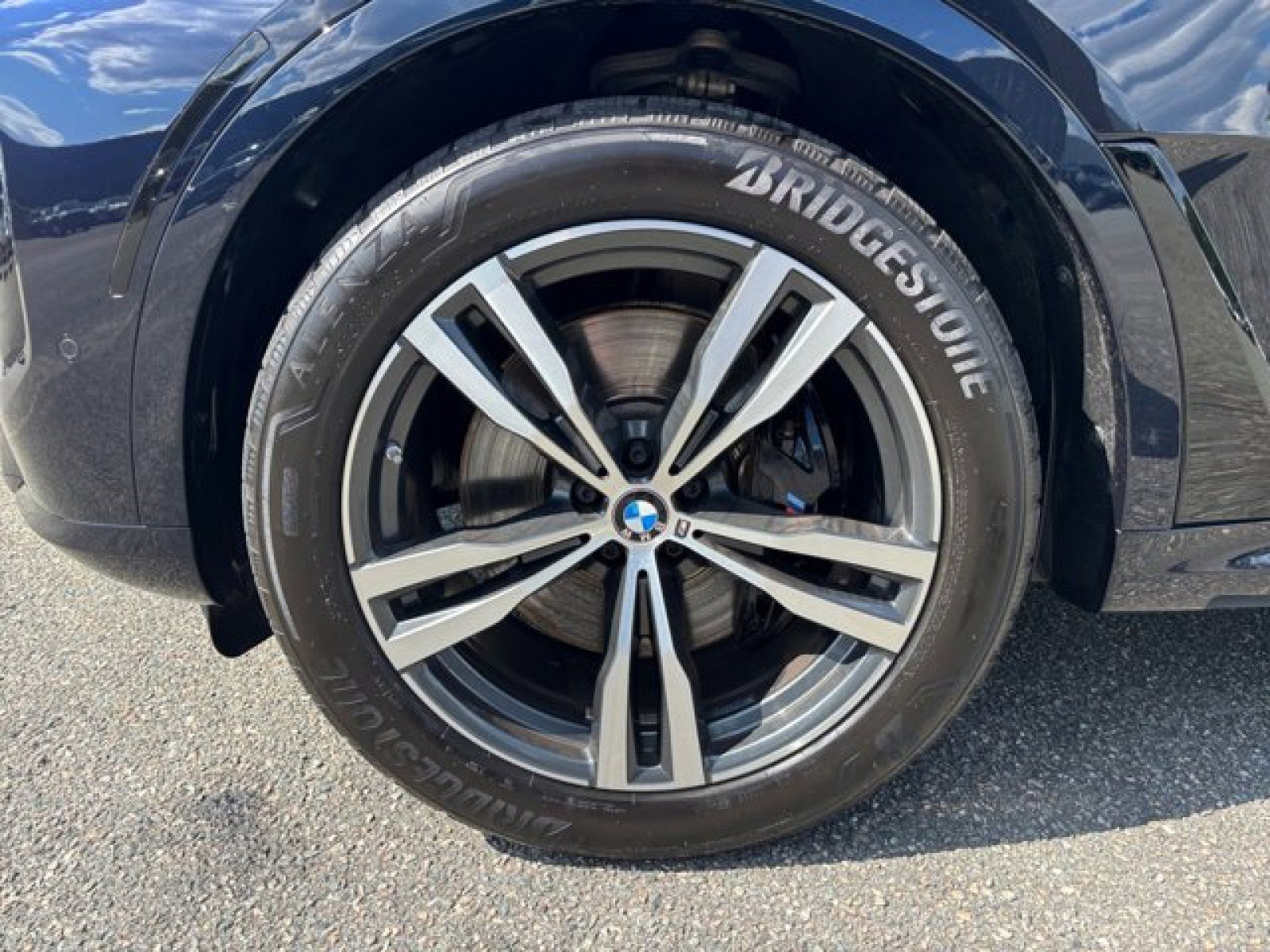 Used 2023 BMW X7 xDrive40i w/ Executive Package image 9
