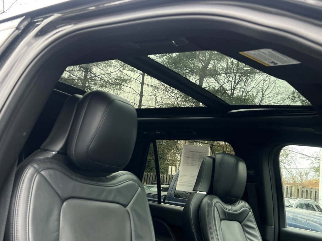 Used 2022 Lincoln Navigator Reserve image 11