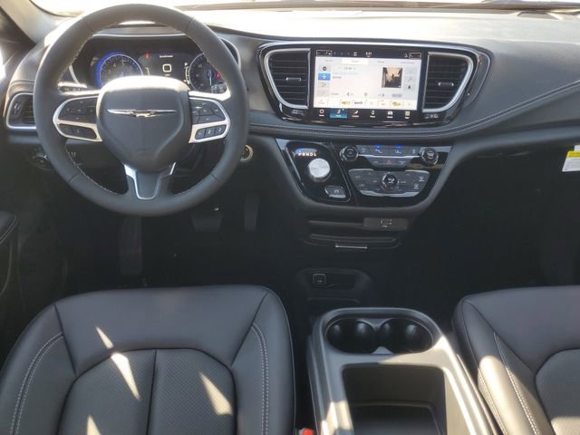 New 2026 Chrysler Pacifica Select AWD/4WD image 16