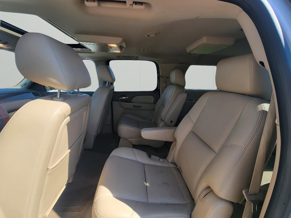 Used 2014 Chevrolet Suburban LTZ image 26