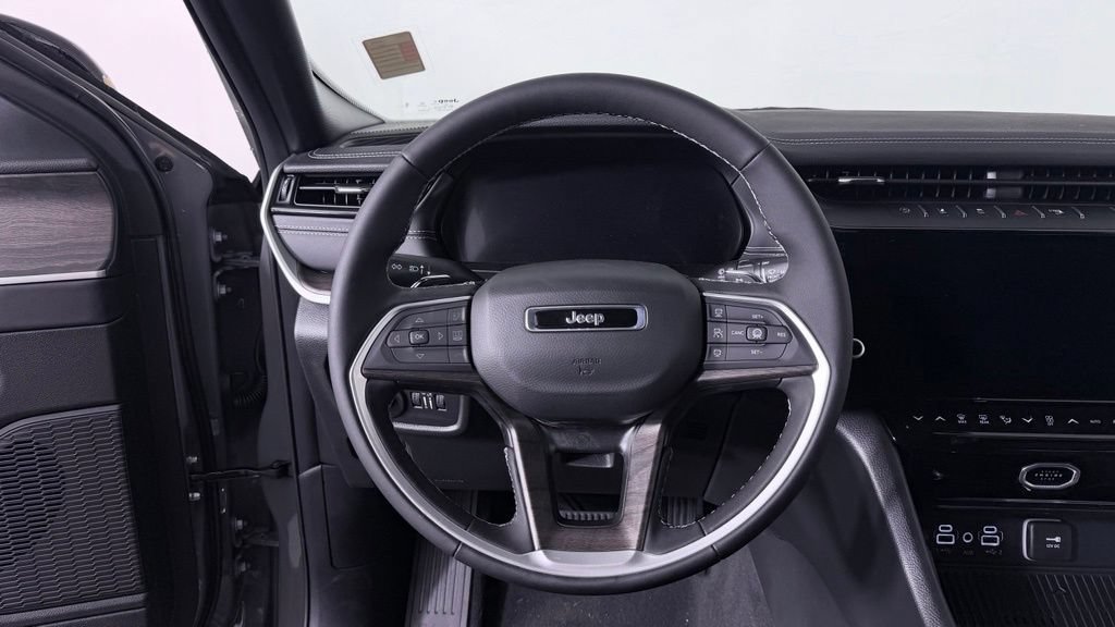 New 2027 Jeep Grand Cherokee Limited AWD/4WD image 16