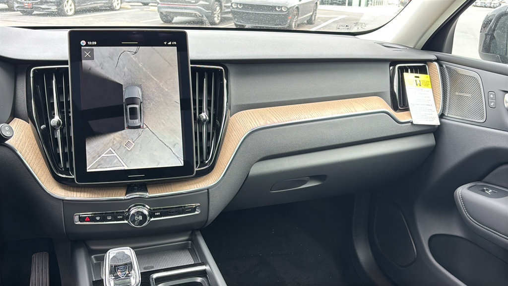 New 2027 Volvo XC60 B5 Plus AWD/4WD image 7