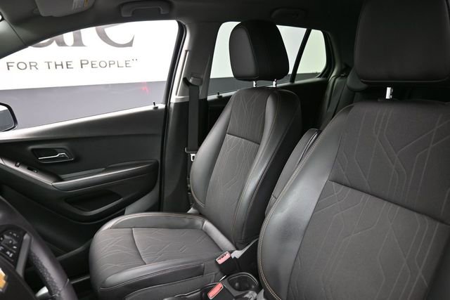 Used 2022 Chevrolet Trax LT w/ LT Convenience Package AWD/4WD image 9