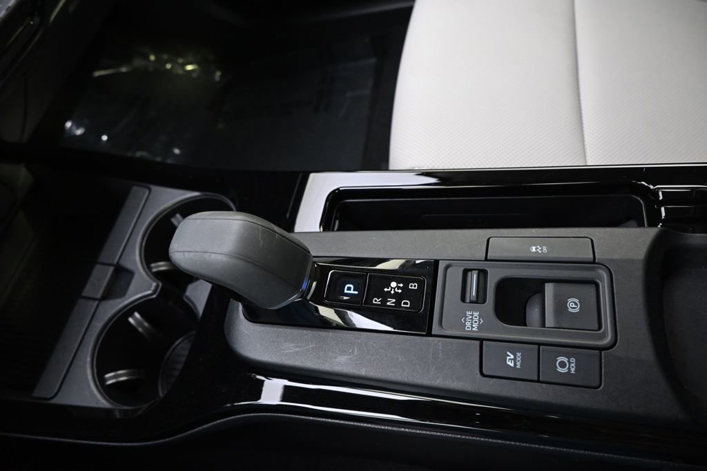 Used 2024 Toyota Prius XLE image 31