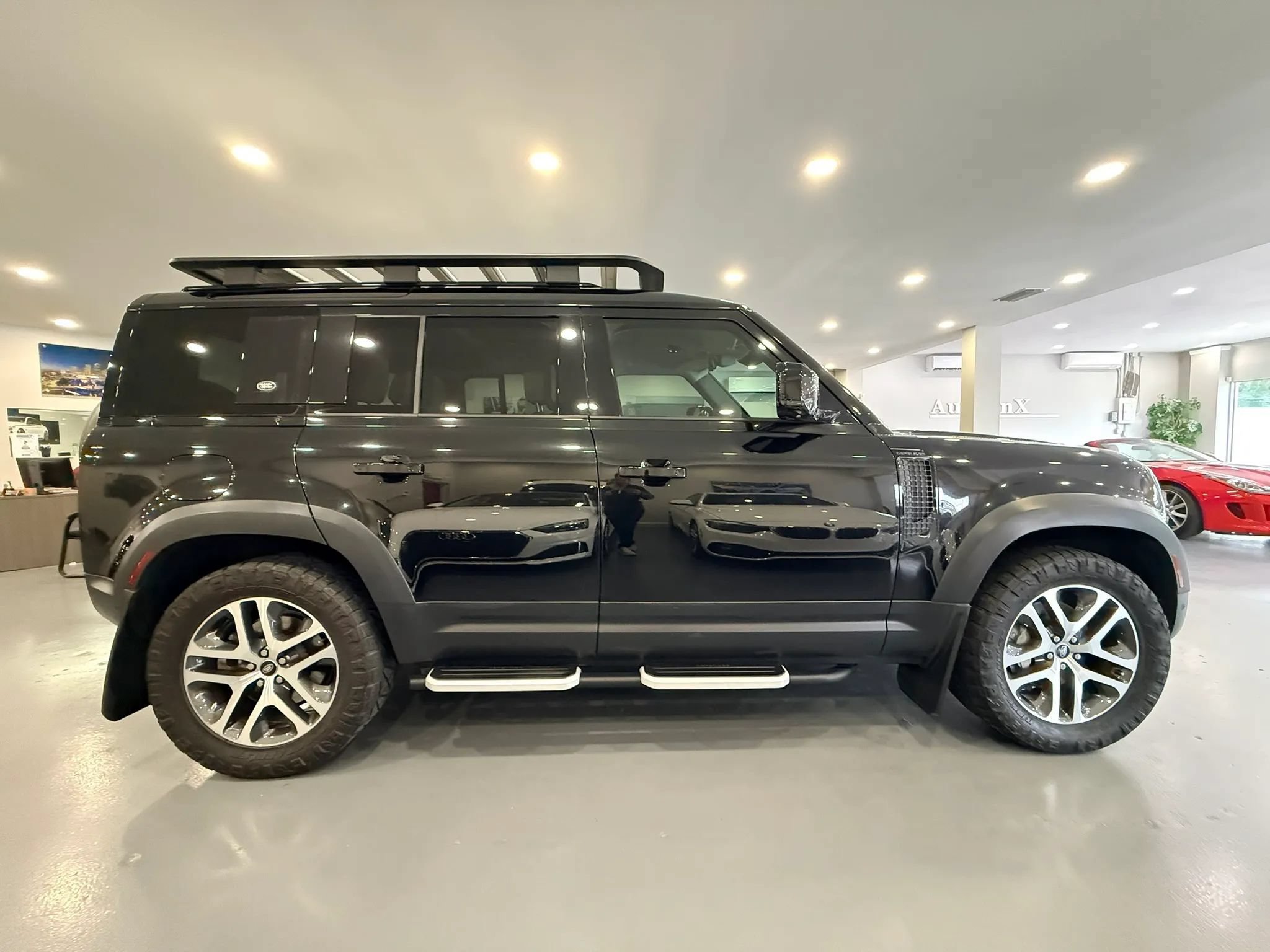 Used 2023 Land Rover Defender 110 SE AWD/4WD image 8