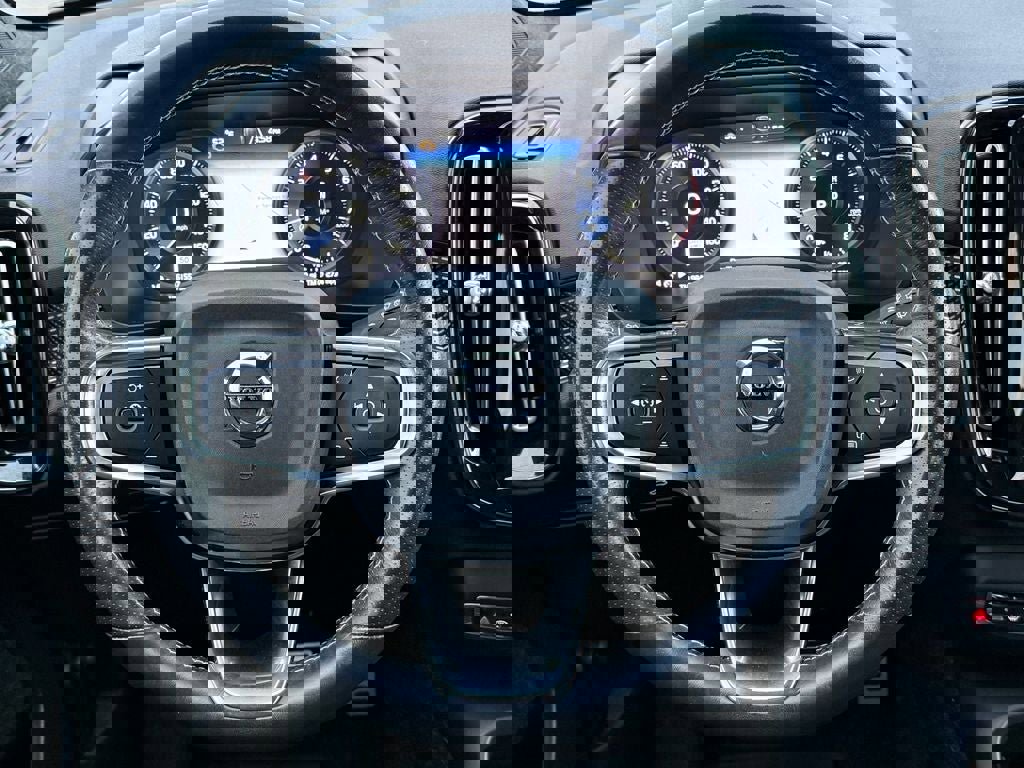 Used 2021 Volvo XC40 T4 R-Design w/ Advanced Package image 15