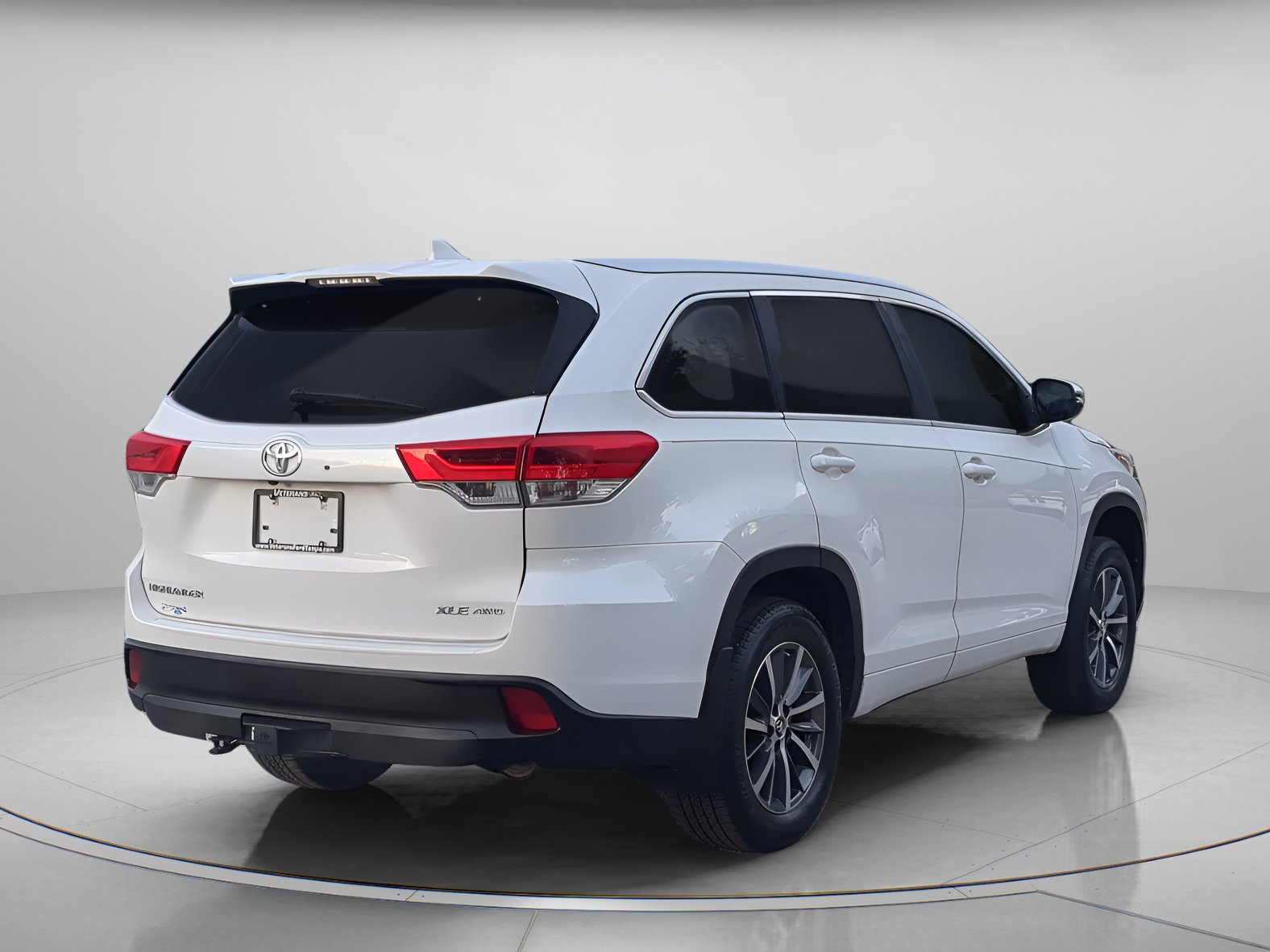 Used 2017 Toyota Highlander XLE AWD/4WD image 40