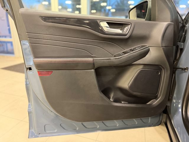 Used 2025 Ford Escape ST-Line w/ Tech Pack #1 AWD/4WD image 18