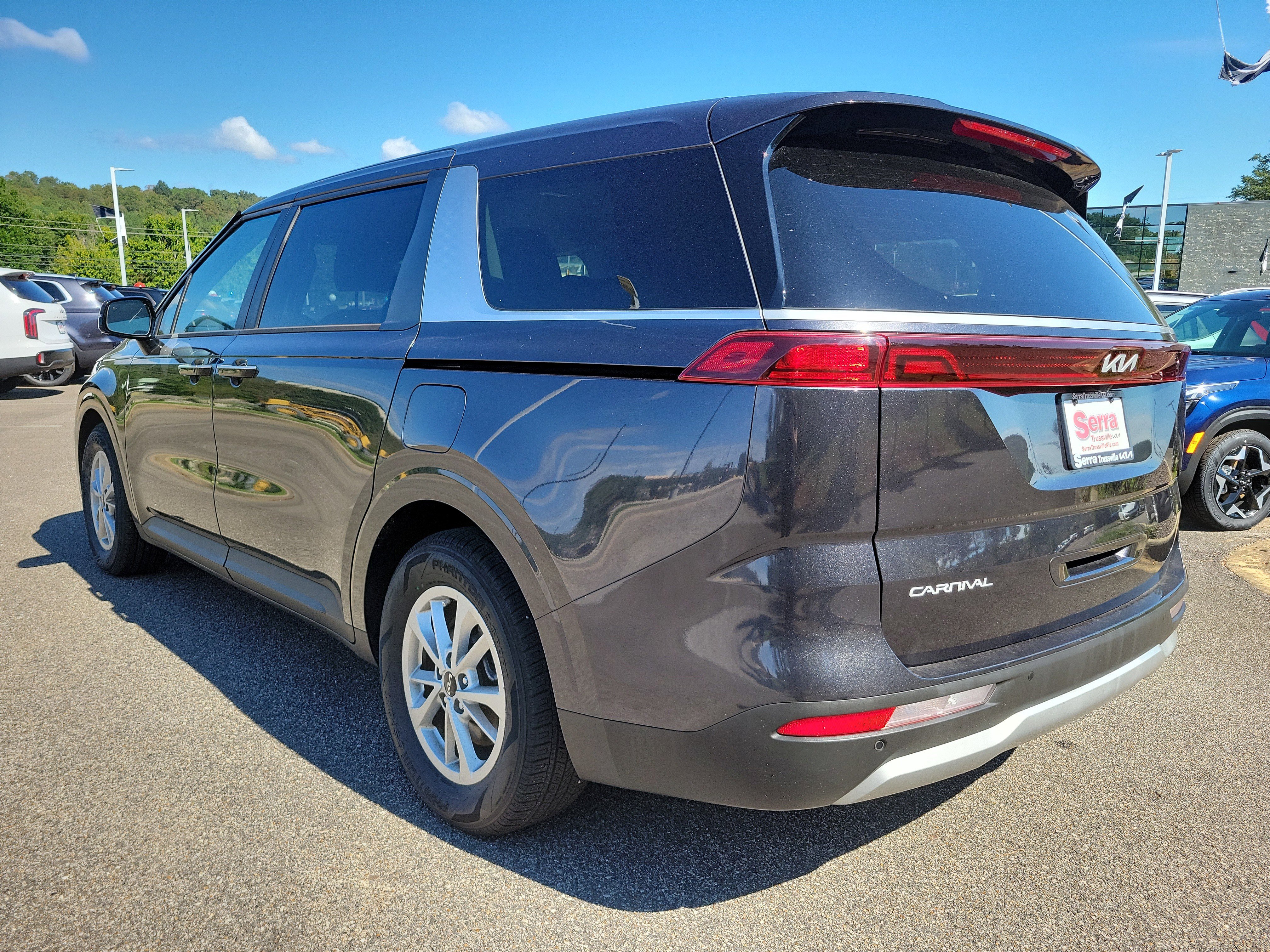 Used 2023 Kia Carnival LX FWD image 23