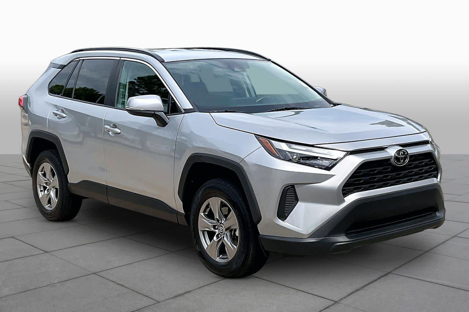 Used 2025 Toyota RAV4 XLE FWD image 5