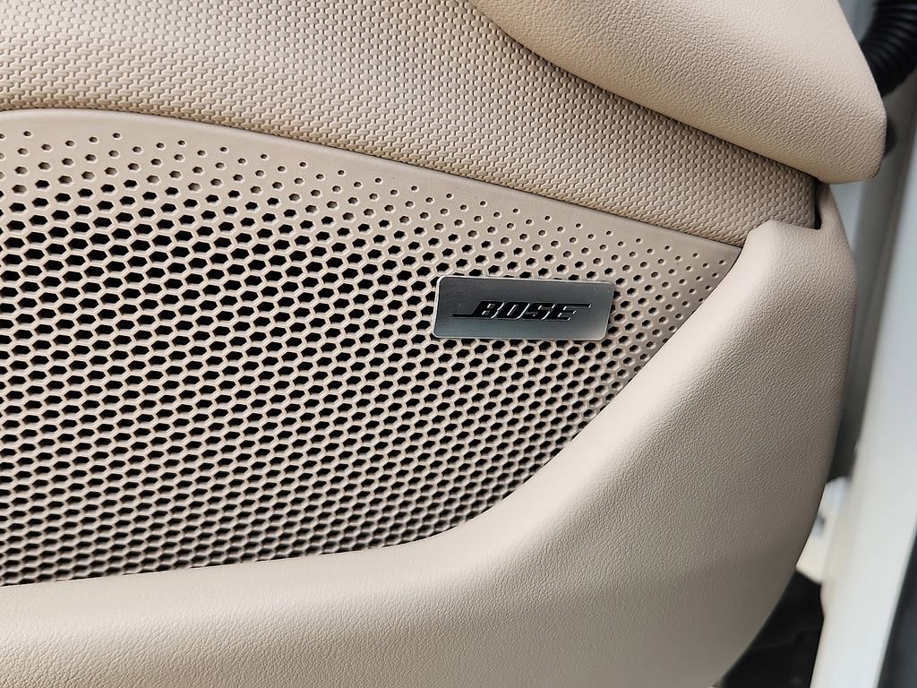 Used 2025 Porsche Taycan image 24