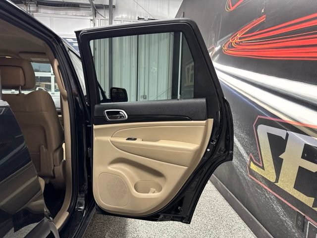 Used 2022 Jeep Grand Cherokee Laredo E AWD/4WD image 24