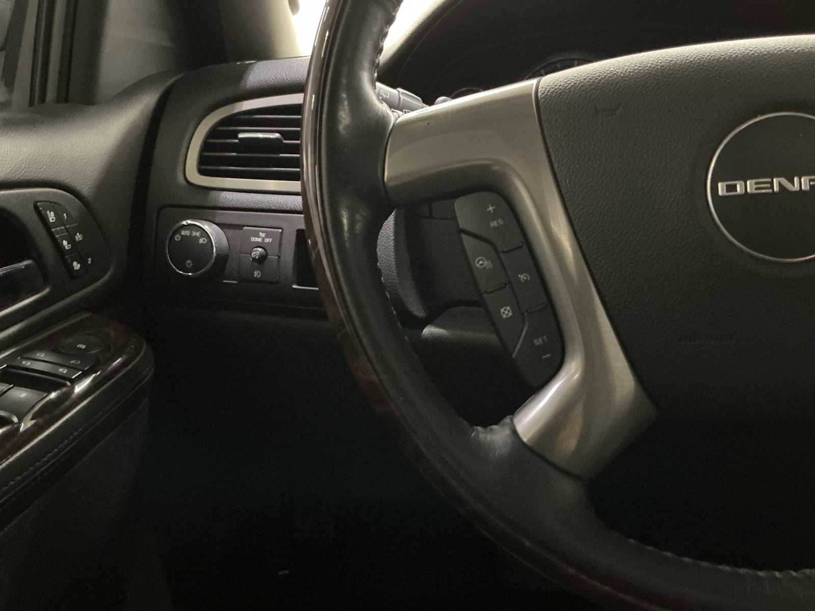 Used 2013 GMC Yukon Denali image 9