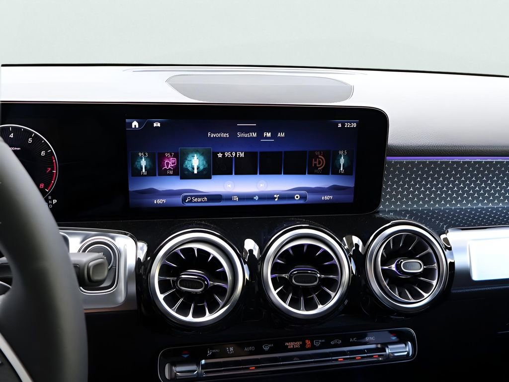 Certified 2025 Mercedes-Benz GLB 250 4MATIC image 22