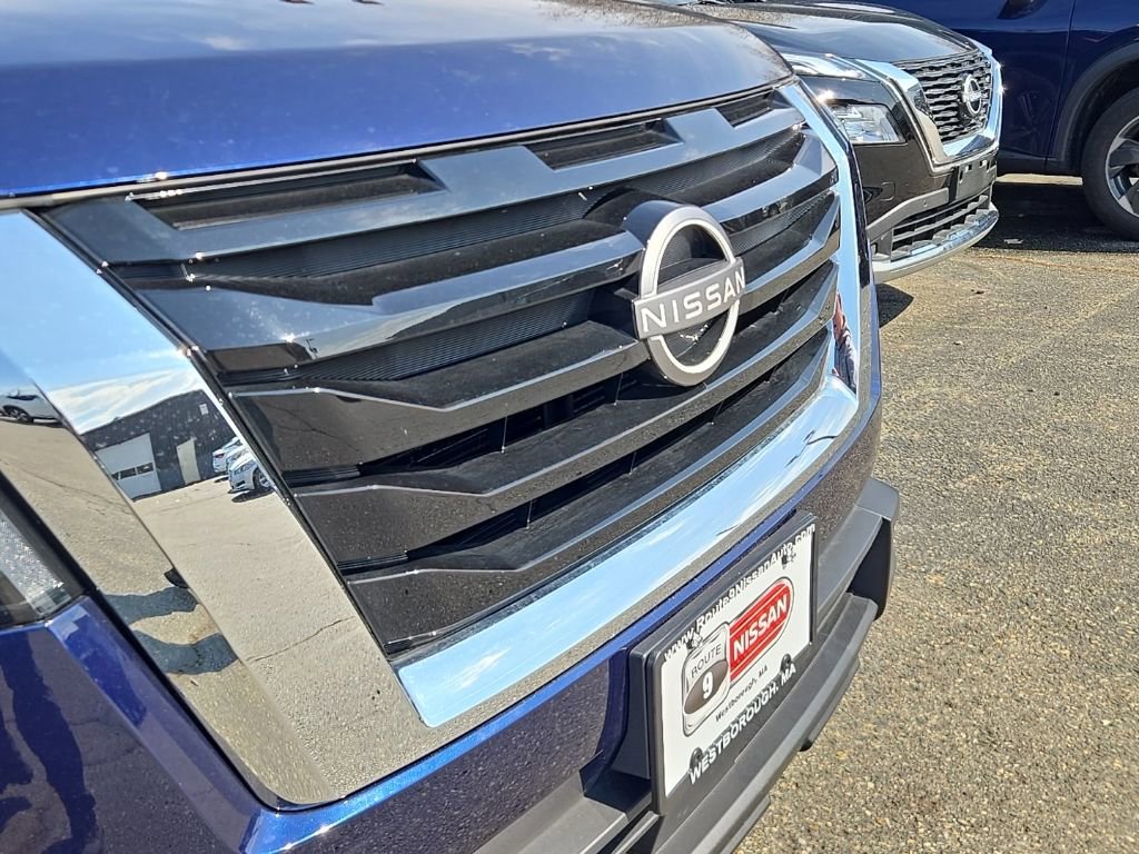 Used 2023 Nissan Pathfinder SV w/ SV Premium Package image 3