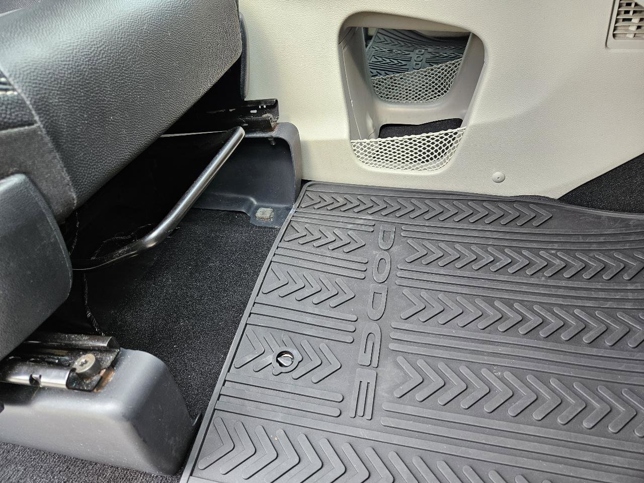 Used 2019 Dodge Grand Caravan SXT FWD image 32