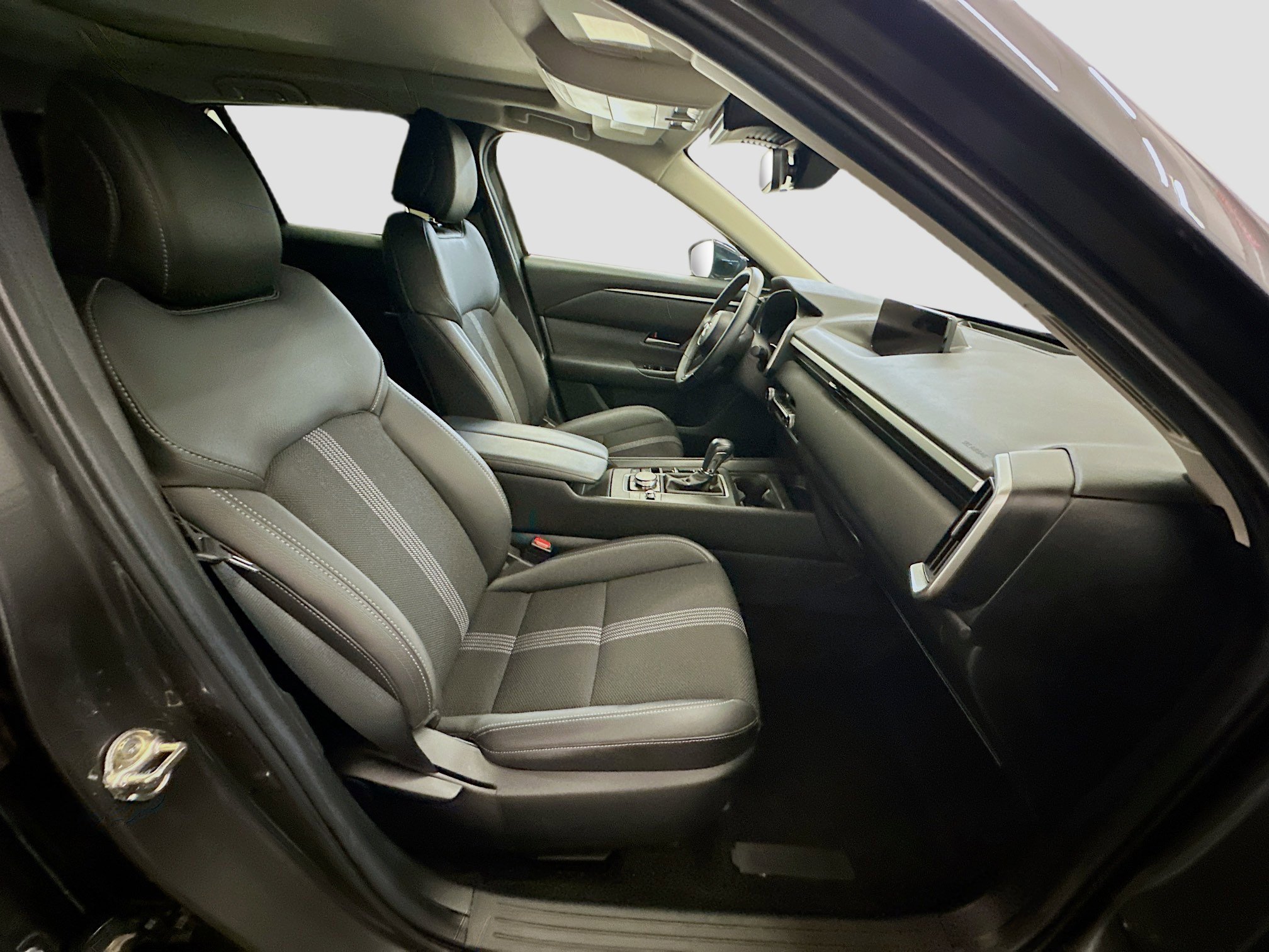 Used 2025 MAZDA CX-50 AWD 2.5 S w/ Premium Package image 34