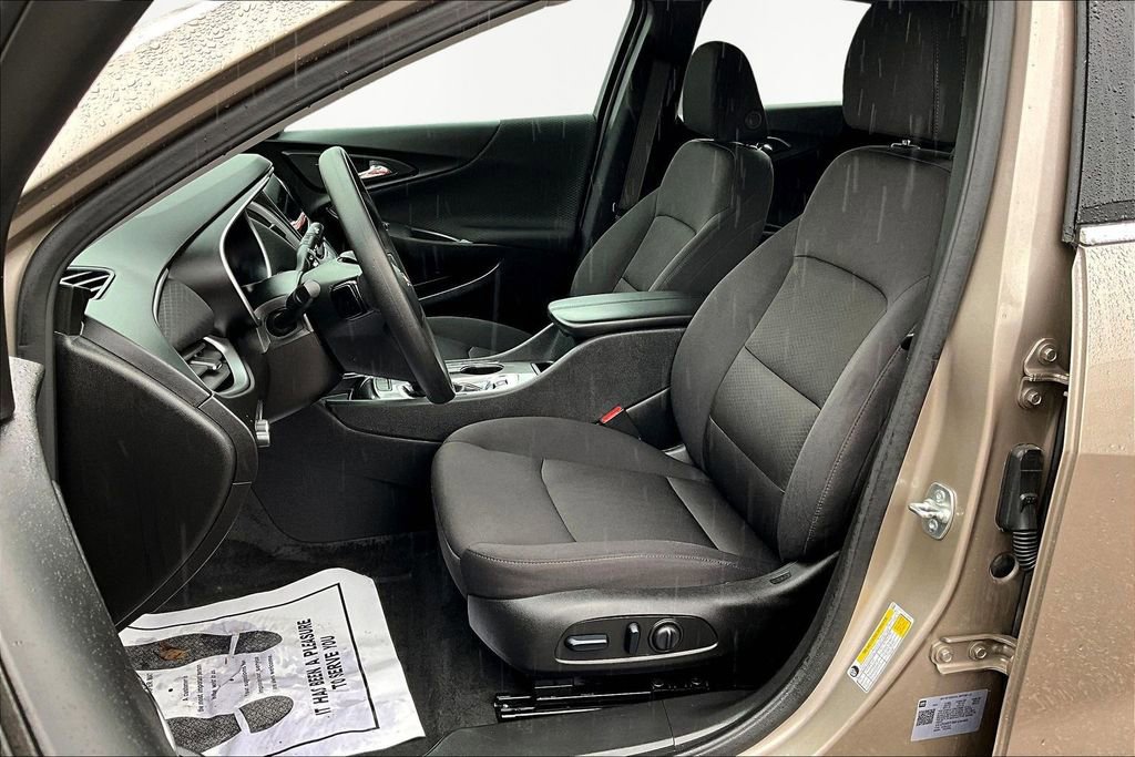 Used 2025 Chevrolet Malibu LT image 24