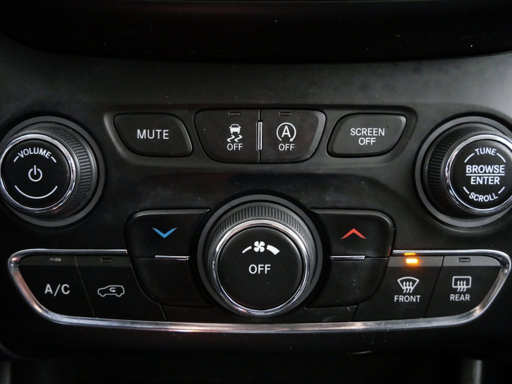 Used 2019 Jeep Cherokee Latitude Plus image 18