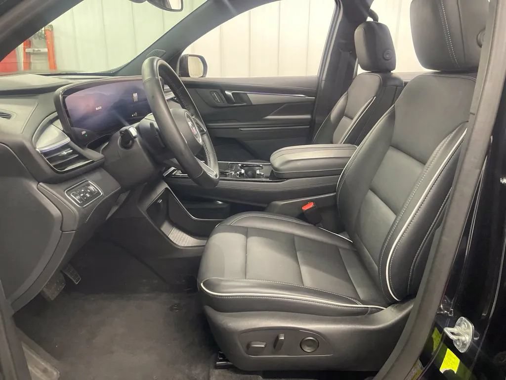 Used 2025 Buick Enclave Preferred AWD/4WD image 12