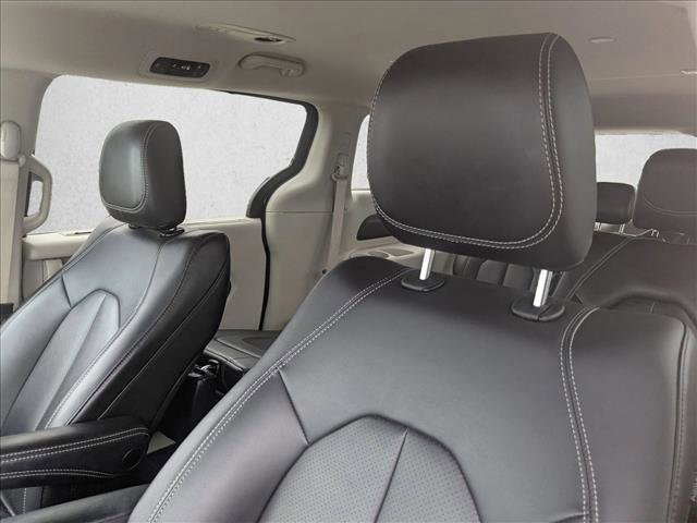 Used 2024 Chrysler Pacifica Touring-L FWD image 14