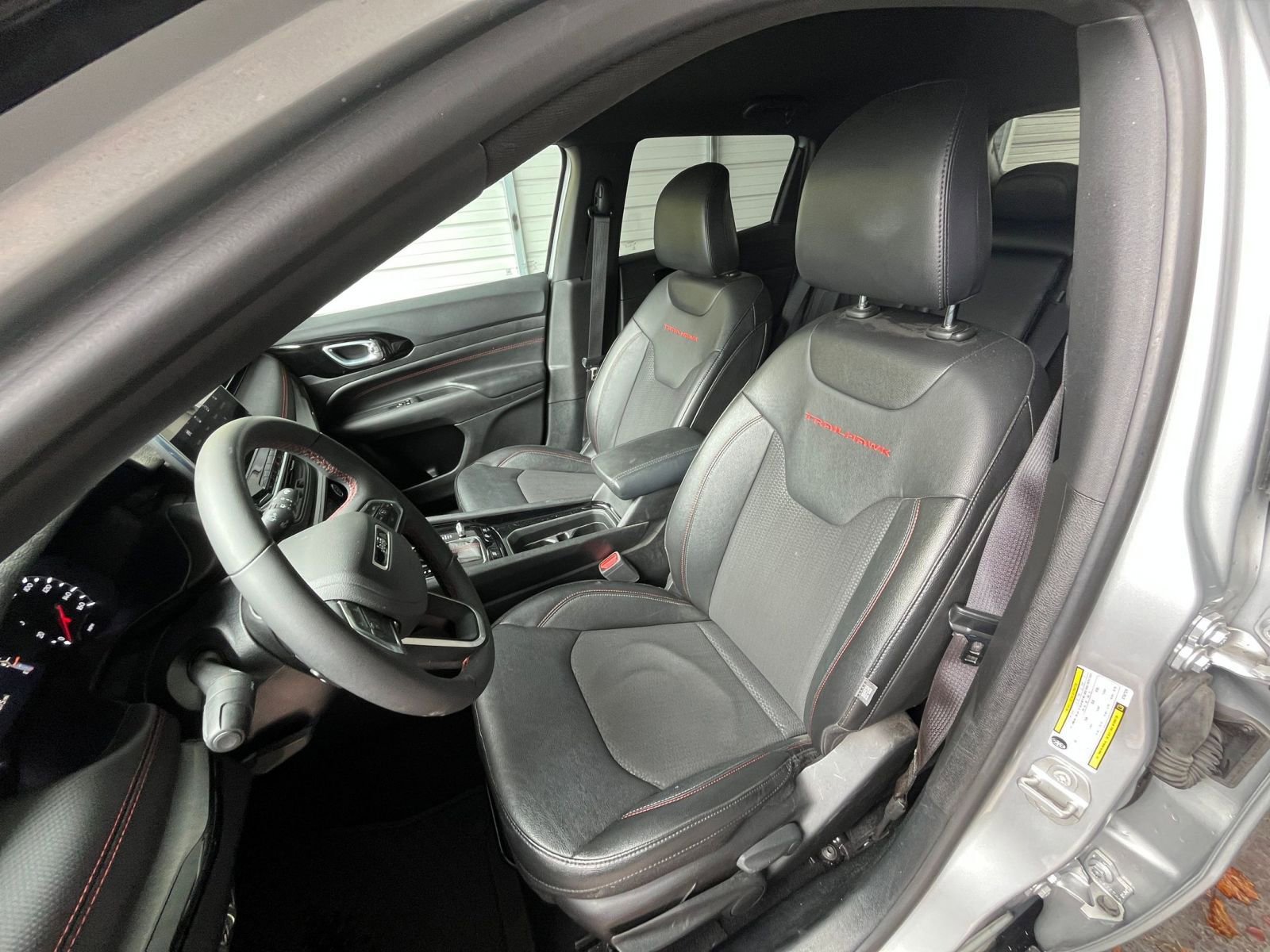 Used 2025 Jeep Compass Trailhawk image 32