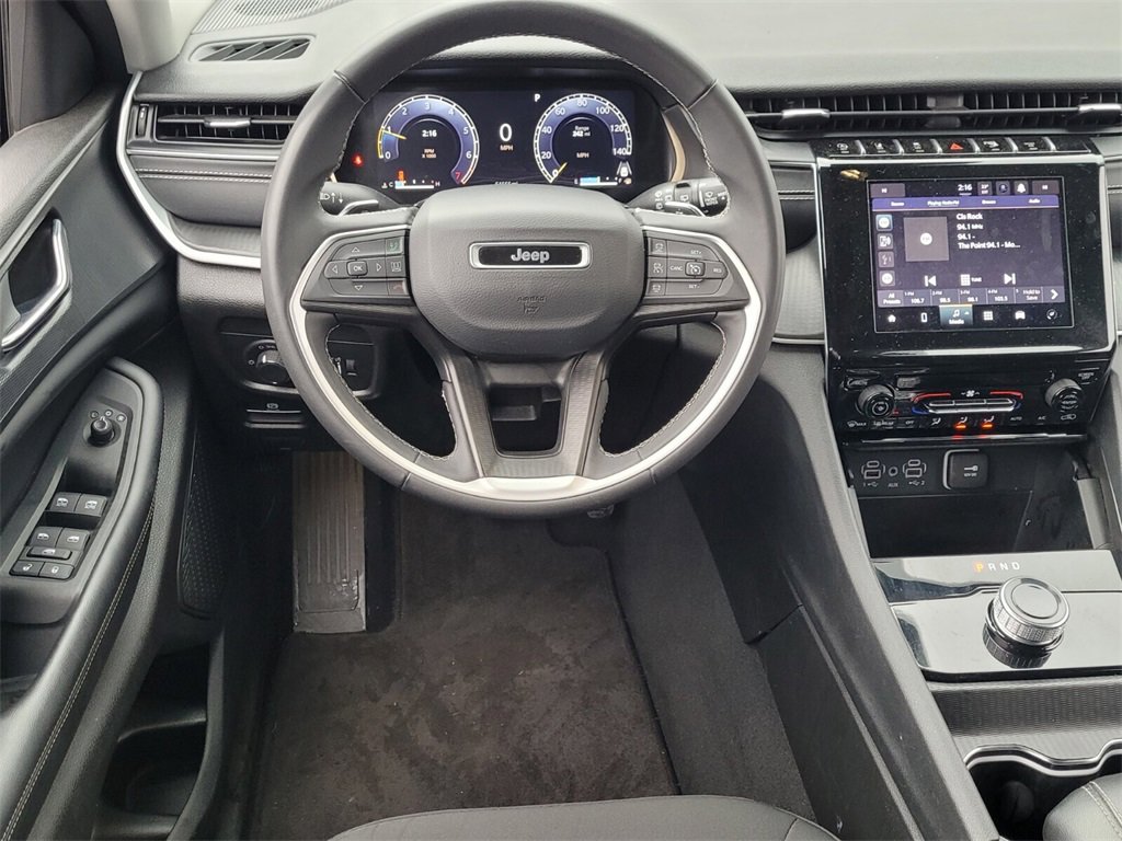 Used 2024 Jeep Grand Cherokee Laredo image 7