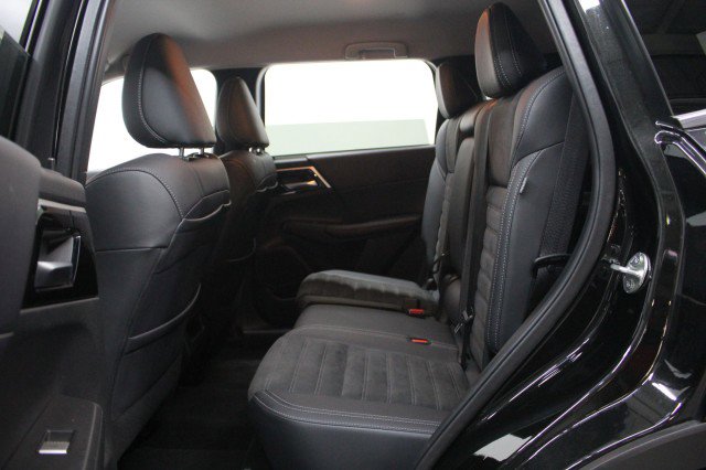 Used 2024 Mitsubishi Outlander SE image 28