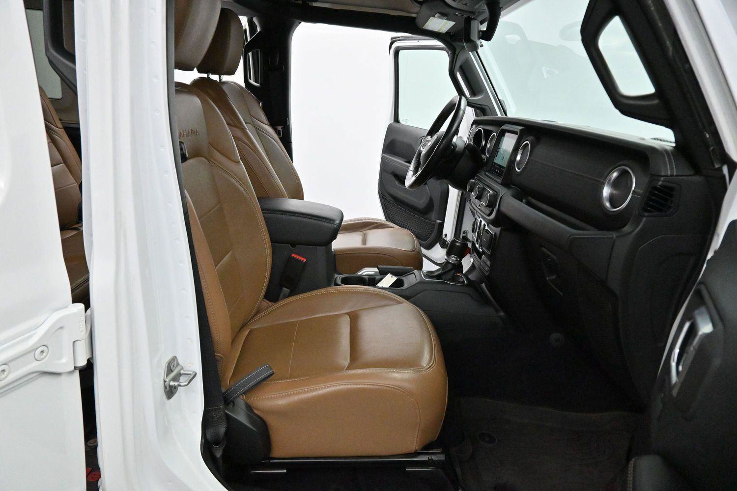 Used 2022 Jeep Wrangler Unlimited Sahara AWD/4WD image 30